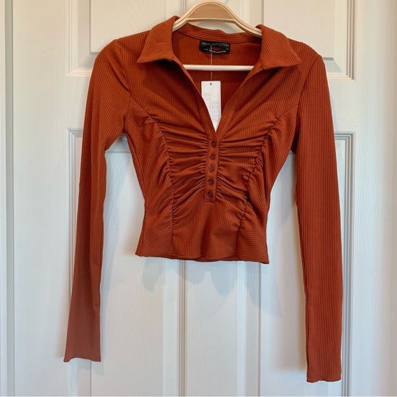 UO Rust Orange Aries Ruched Long-Sleeve Blouse Top Henley - Picture 6 of 12